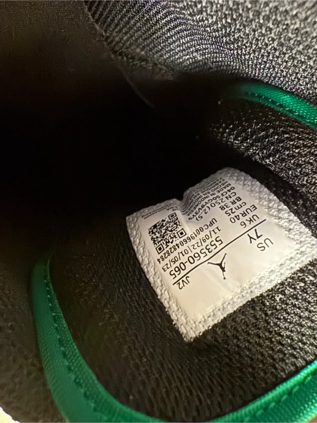 Jordan 1 Low Lucky Green, Size 7Y image indicator(4)