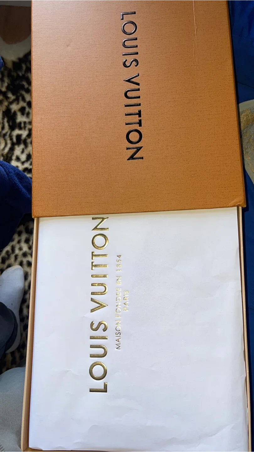 Louis Vuitton Black Leather Sneaker image indicator(2)