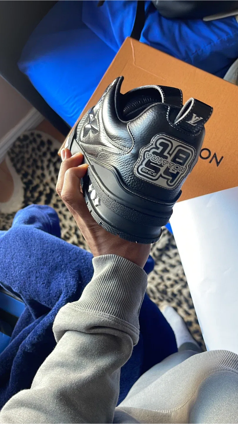 Louis Vuitton Black Leather Sneaker image indicator(4)