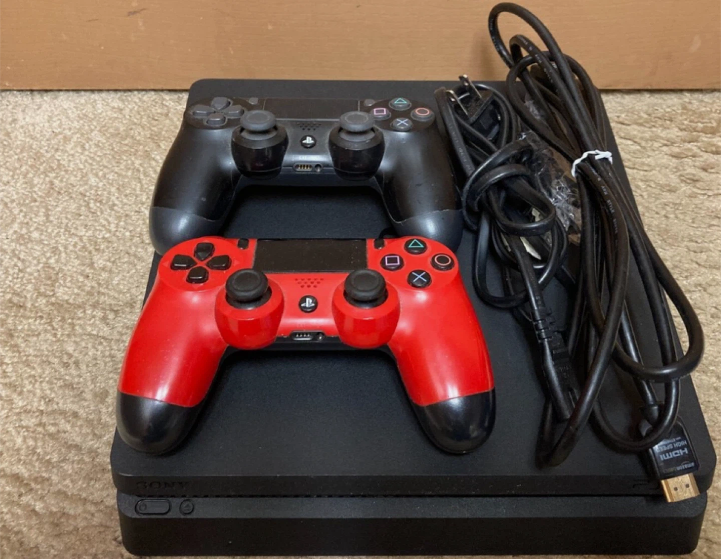 🎮 PlayStation 4 + 2 Controllers + Charging Station + 9 games 👾 - photo 2
