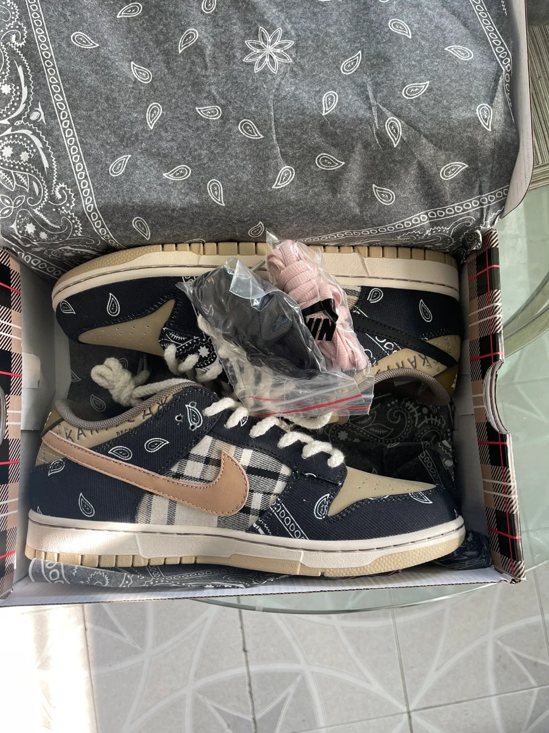 Nike SB Dunk Low Travis Scott Size 10 image indicator(4)