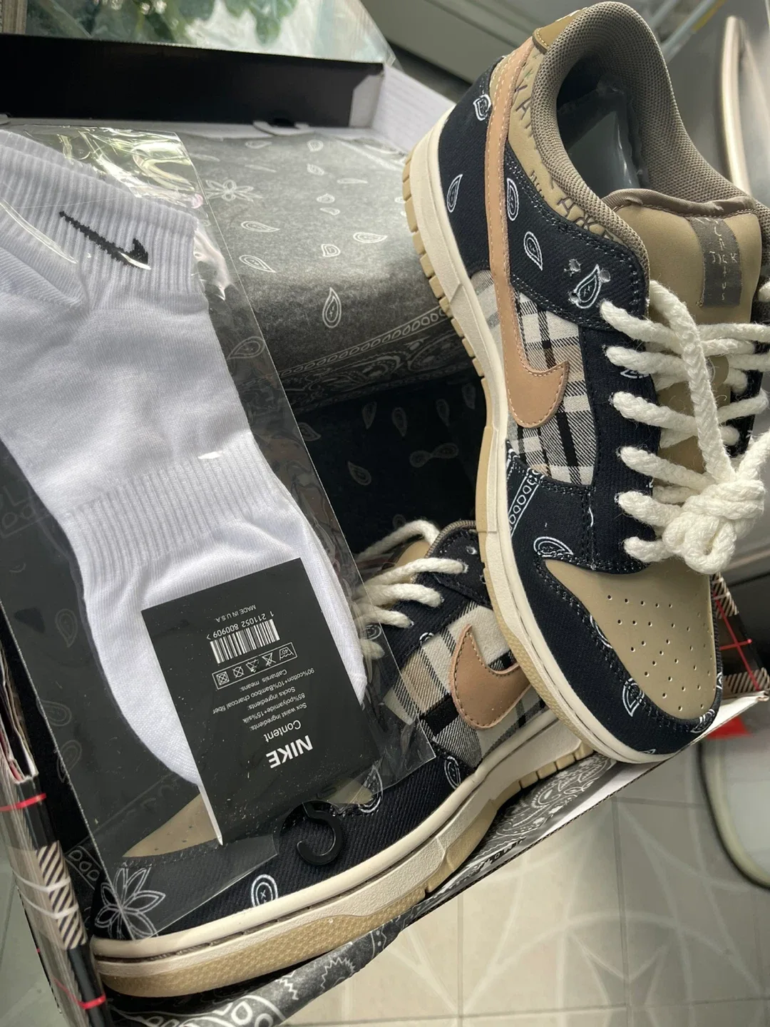 Nike SB Dunk Low Travis Scott Size 10 image indicator(7)