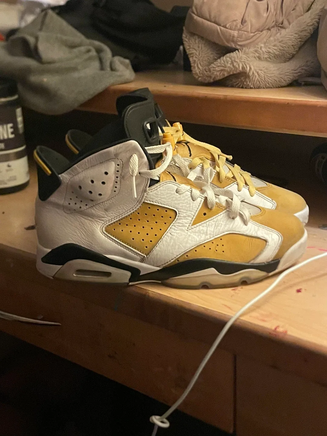Jordan 6 Retro Tour Yellow thumbnail