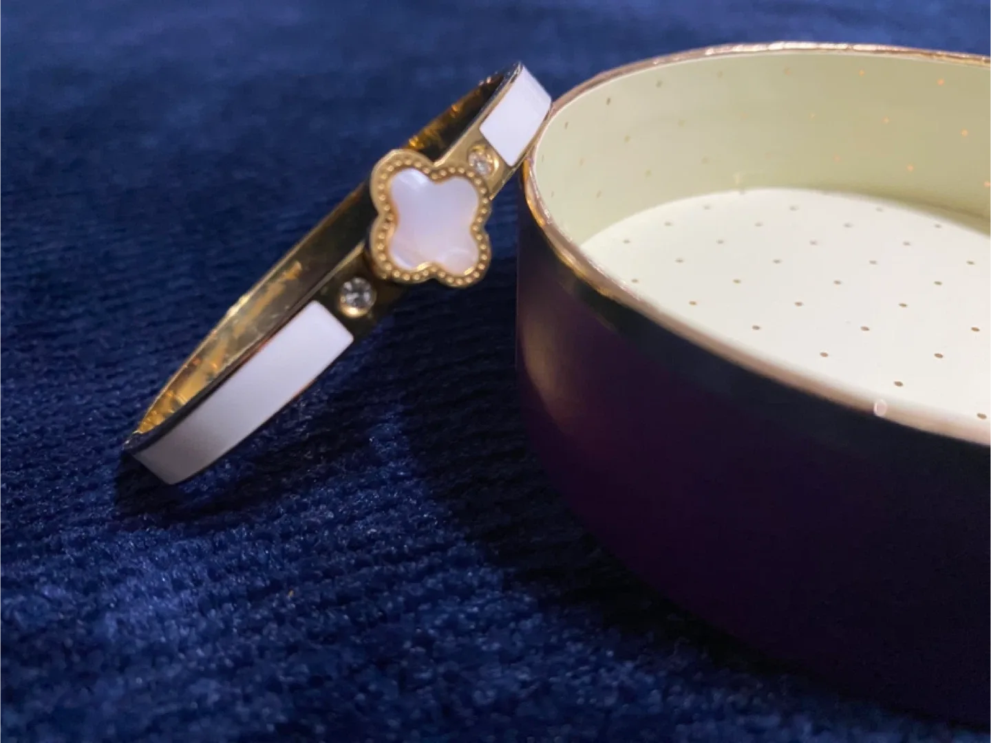 Gold Tone Clover Bangle Bracelet *** image indicator(2)