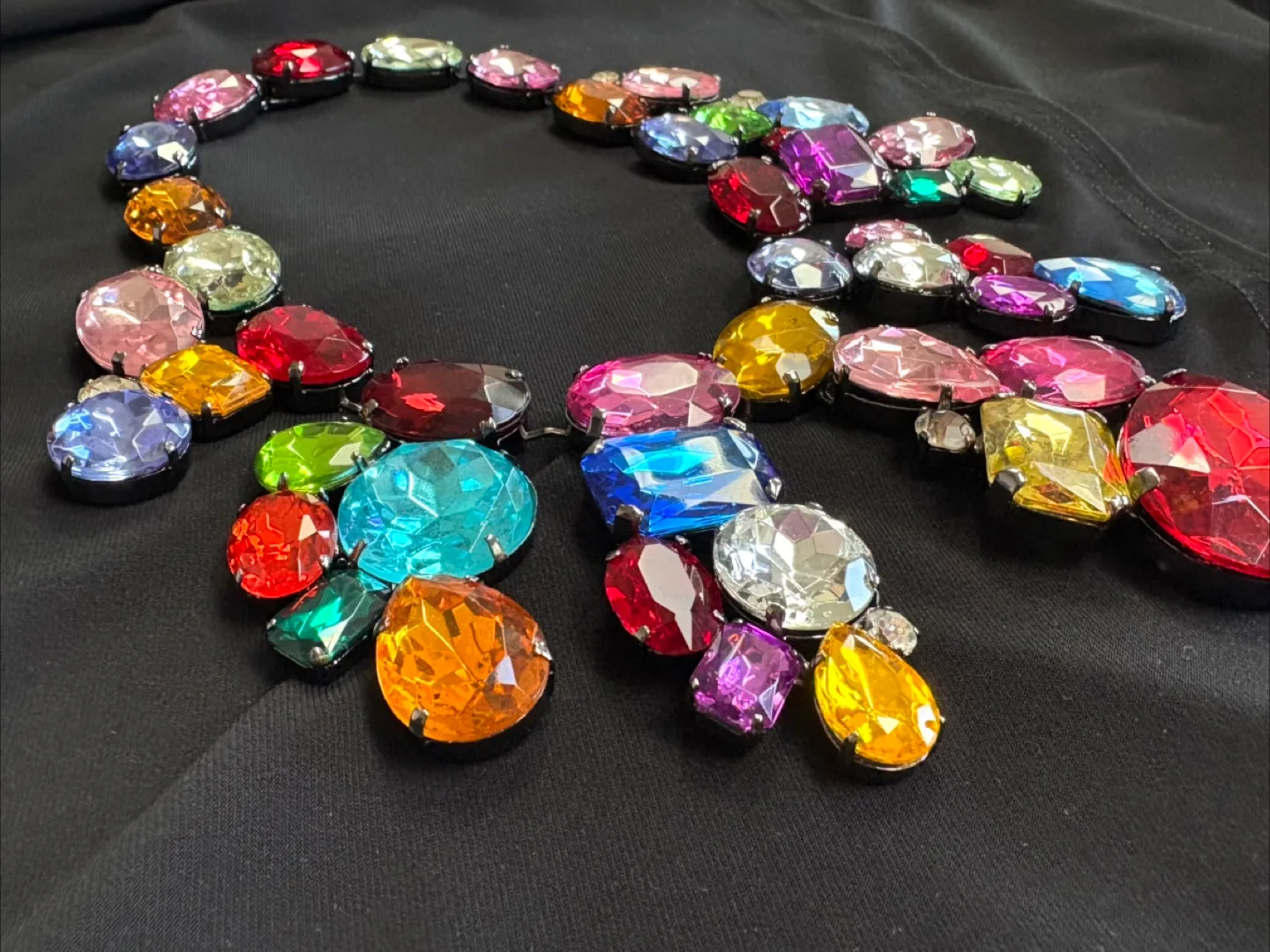 Beautiful Glass Choker Necklace - New Condition 17” Long image indicator(4)