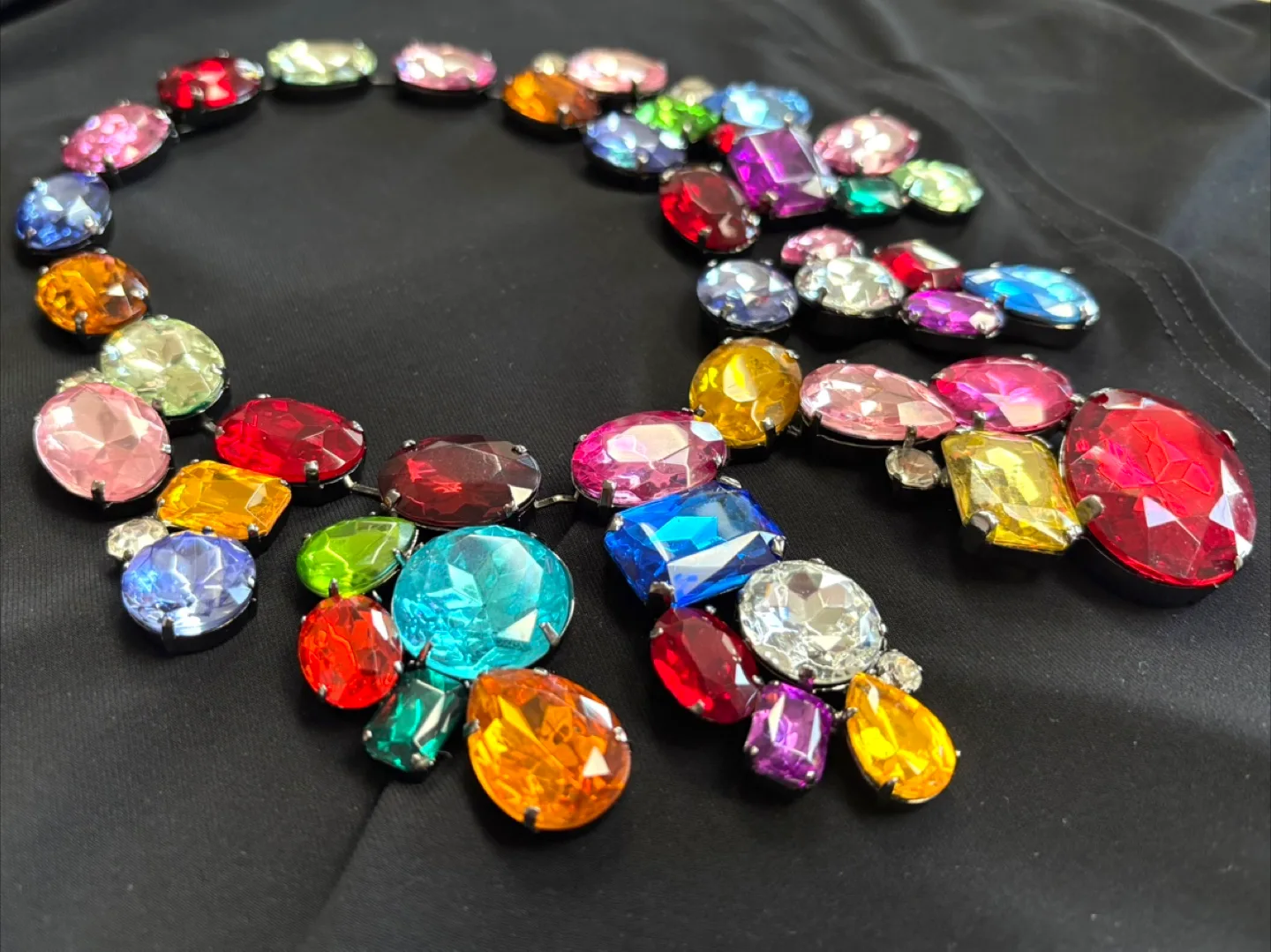 Beautiful Glass Choker Necklace - New Condition 17” Long image indicator(7)