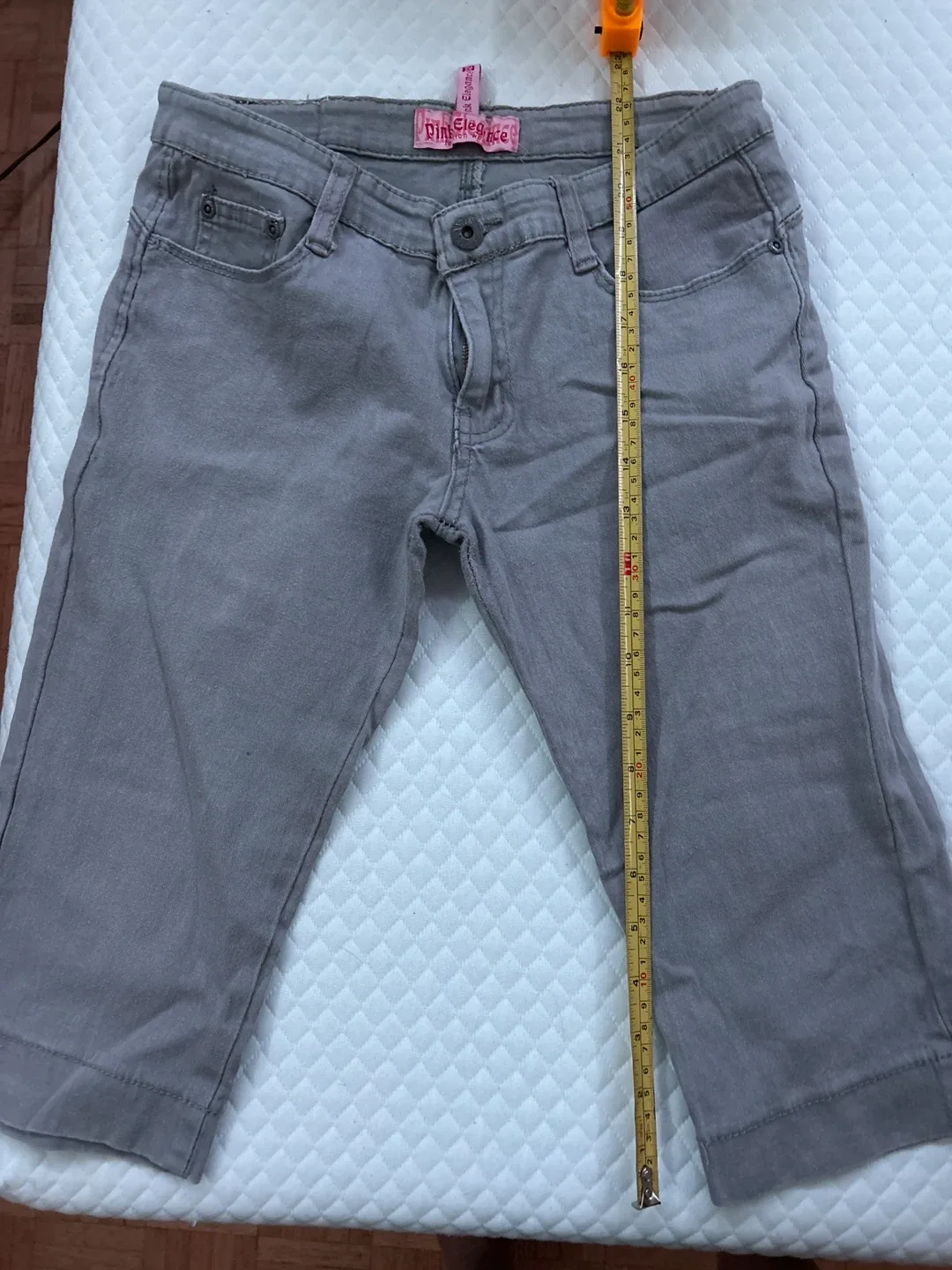 Pink Elegance Grey Capri Pants - Size 8 image indicator(2)