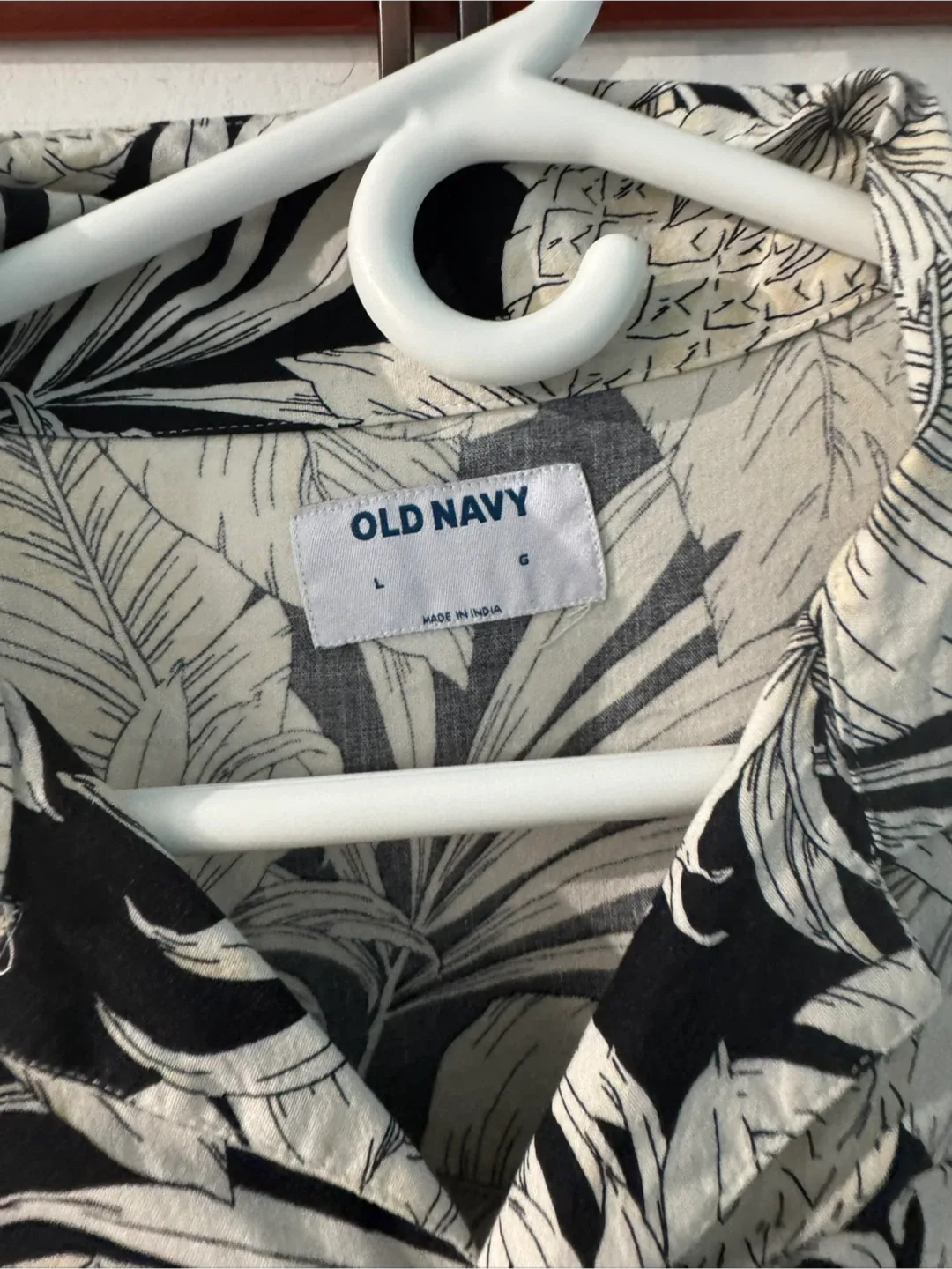 Old Navy Pineapple Print Shirt - Size L image indicator(4)