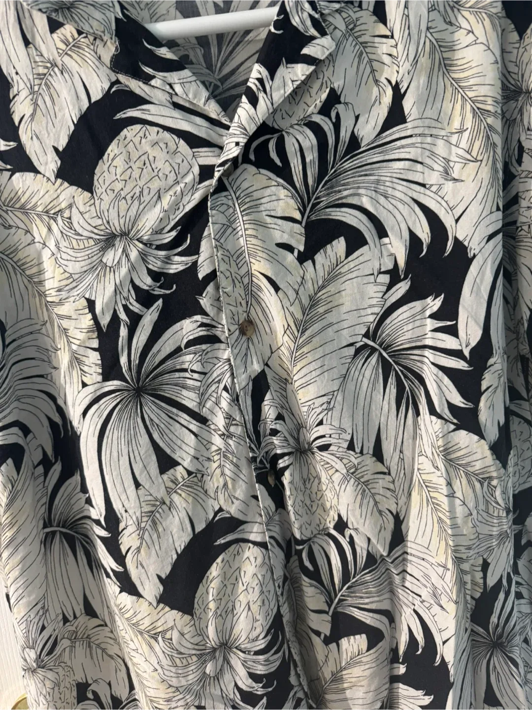 Old Navy Pineapple Print Shirt - Size L image indicator(2)