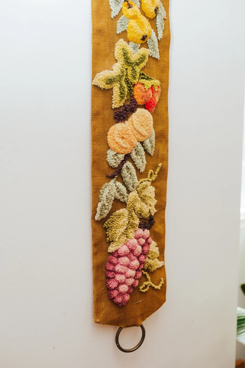 Vintage Embroidered Fruit Tapestry 🤎