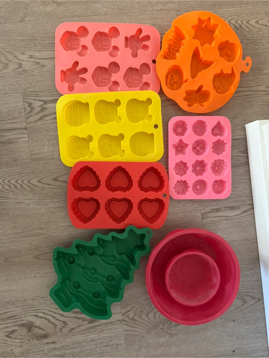 Silicone Baking Molds & Cupcake Liners thumbnail