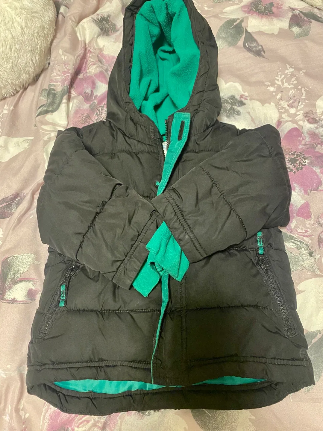 2t- Old Navy Black & Green Puffer Jacket image indicator(5)