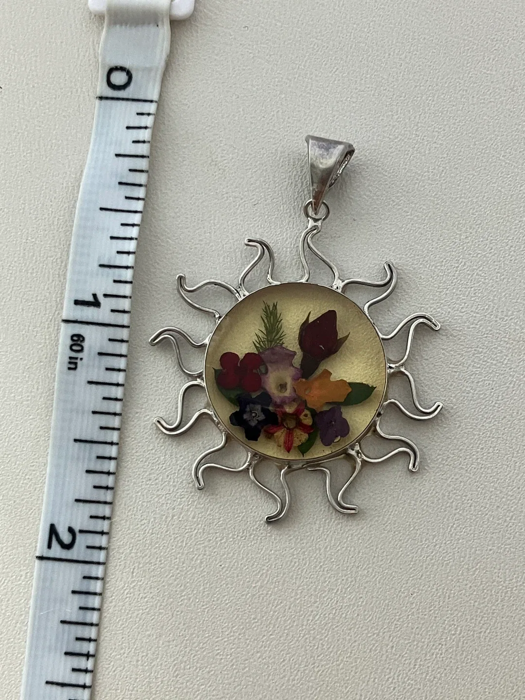 Vintage Sunburst Floral Resin, 925 Sterling Silver Pendant image indicator(3)