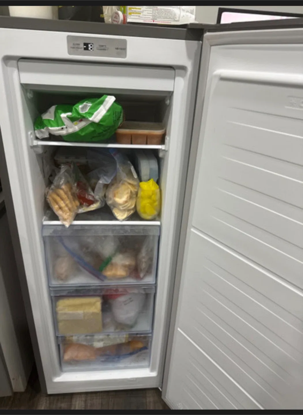 Hisense 21.7-in 6 cu.ft. Upright Freezer image indicator(6)