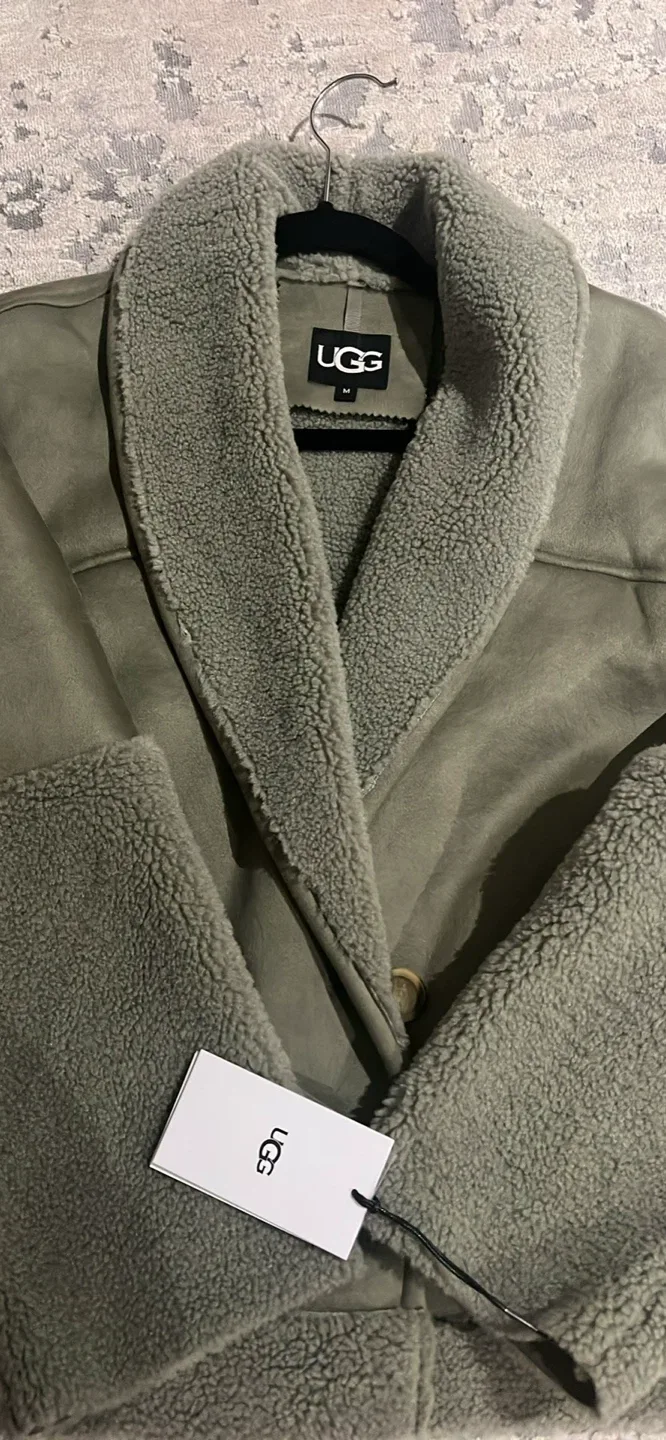 UGG Jacket - Size M image indicator(2)