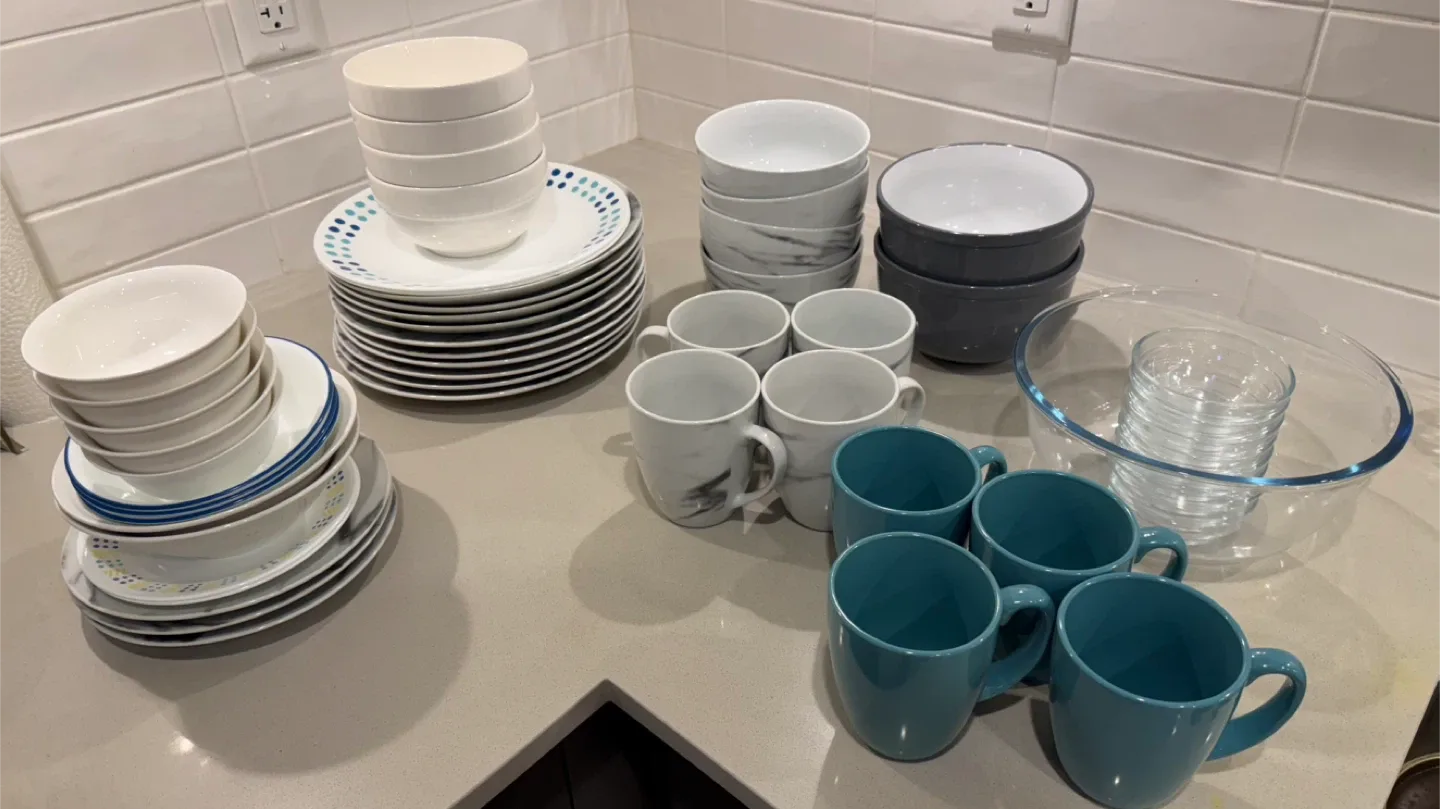 Mixed Dinnerware Set image indicator(2)