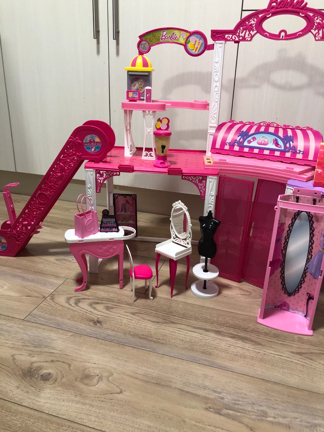 Barbie Glam Boutique Playset - photo 4