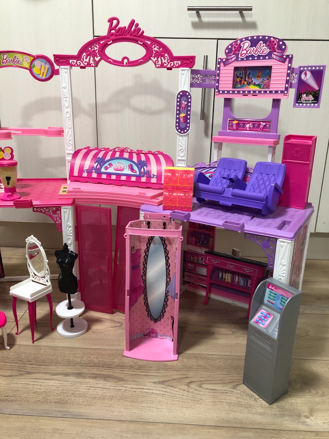 Barbie Glam Boutique Playset - photo 2