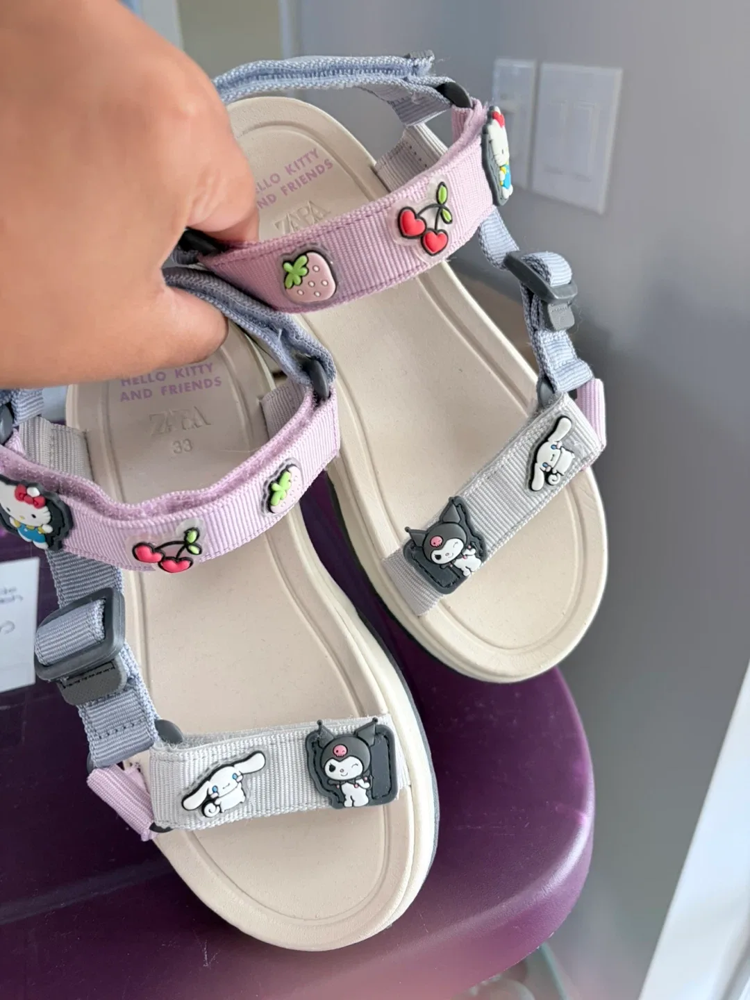 Zara Kids Hello Kitty Sandals - Size 33 image indicator(2)