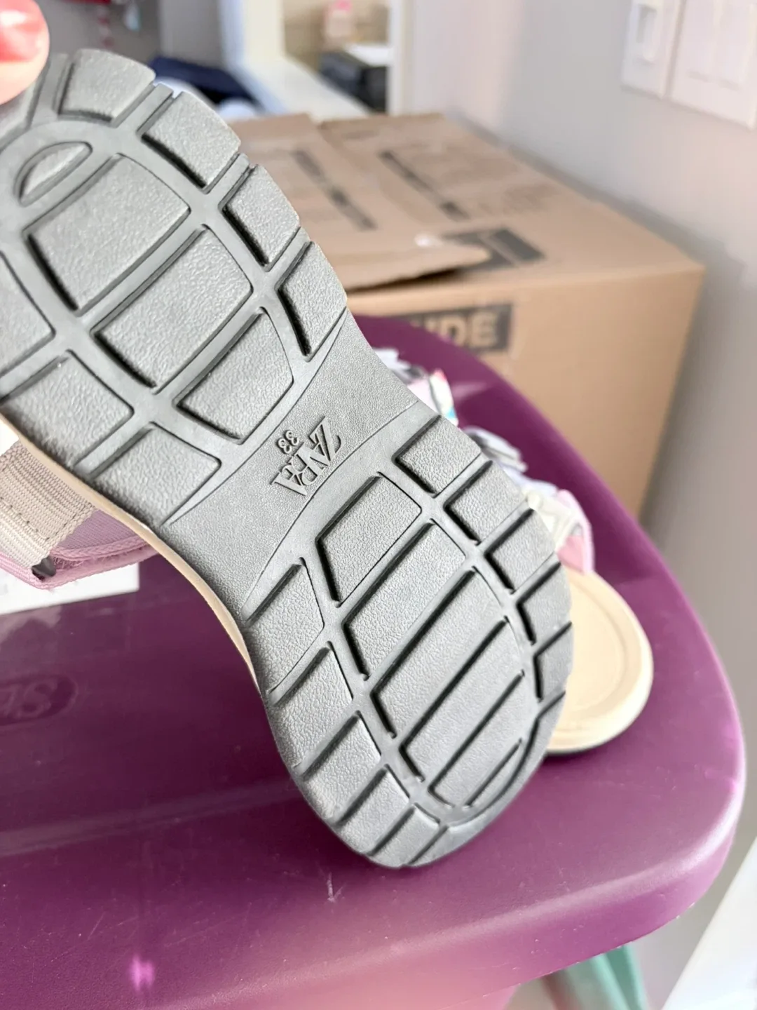 Zara Kids Hello Kitty Sandals - Size 33 image indicator(5)