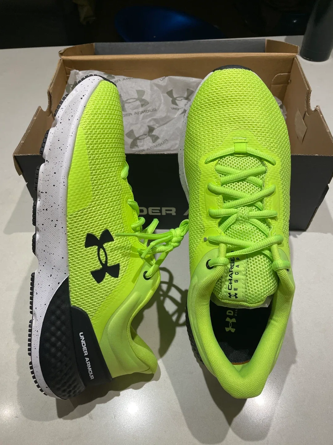 [BNIB] Under Armour Charged Delux Escape 3 - Neon Green image indicator(2)