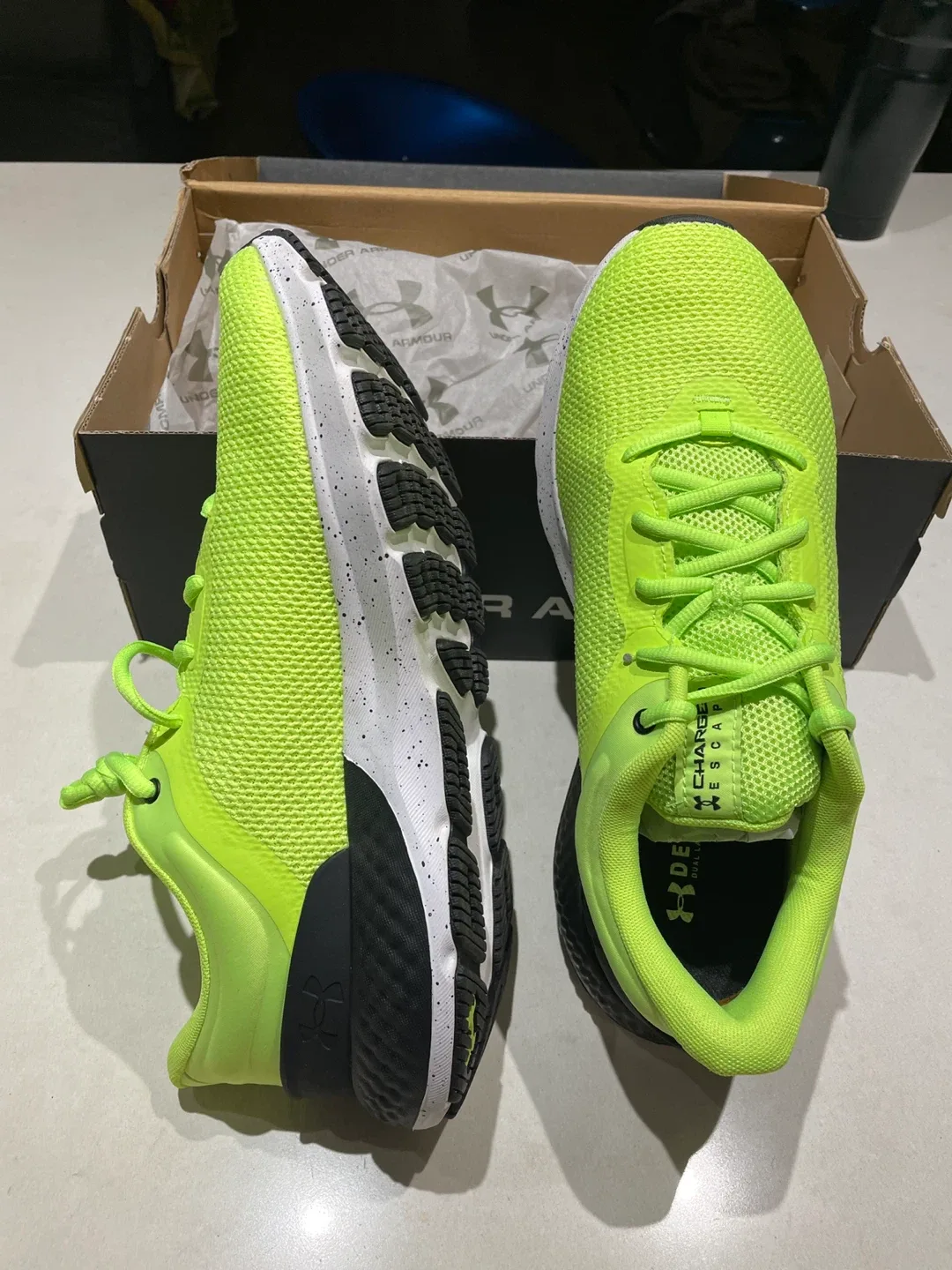 [BNIB] Under Armour Charged Delux Escape 3 - Neon Green image indicator(3)