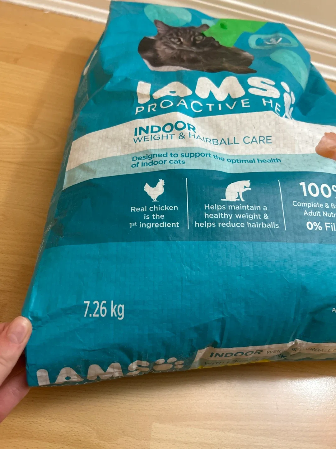 Iams Proactive Health Indoor Weight & Hairball Care Cat Food image indicator(2)