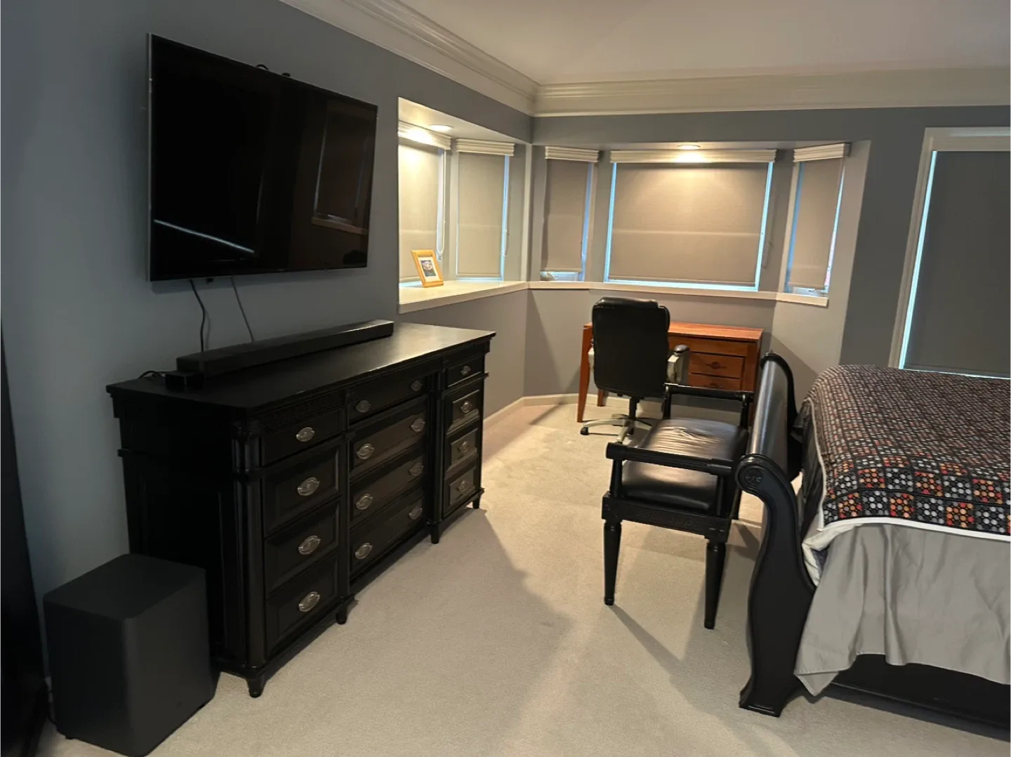 5 piece King size bedroom set image indicator(2)