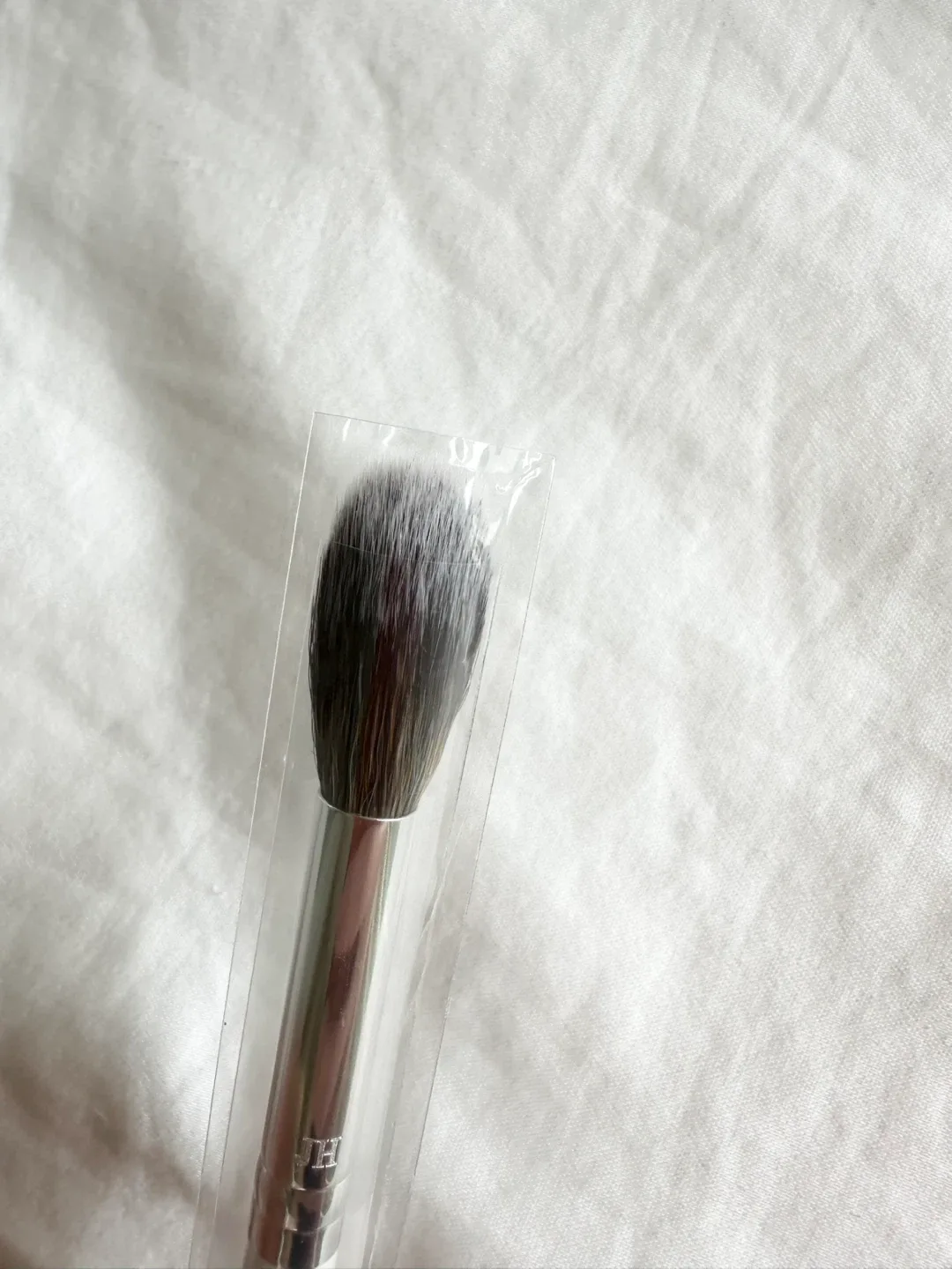 New Morphe x Jaclyn Hill JH16 Highlight Brush image indicator(2)