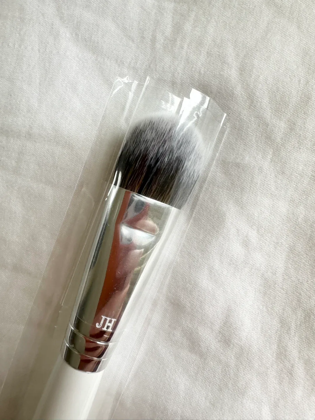 New Morphe X Jaclyn Hill Brighten Powder Brush image indicator(2)