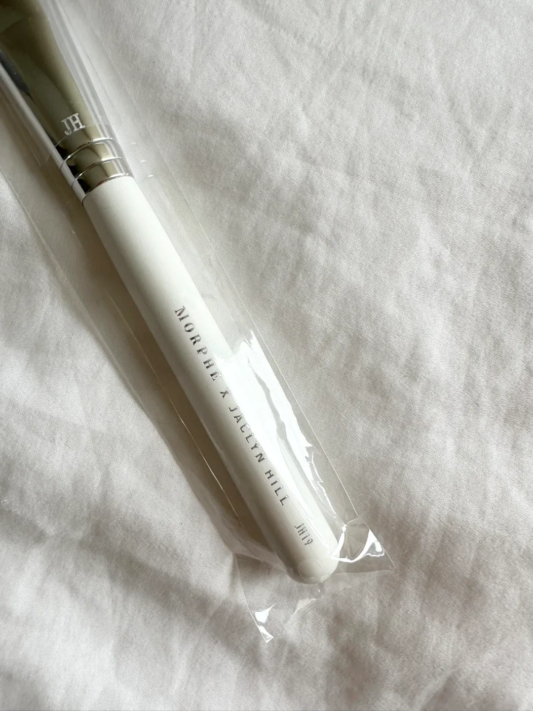 New Morphe X Jaclyn Hill Brighten Powder Brush image indicator(3)