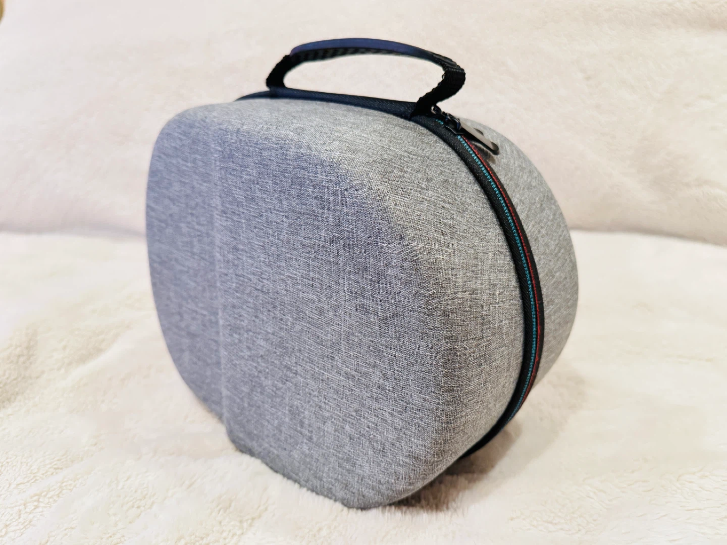 Like NEW! Meta Quest 2 – Carrying Case Included - photo 4
