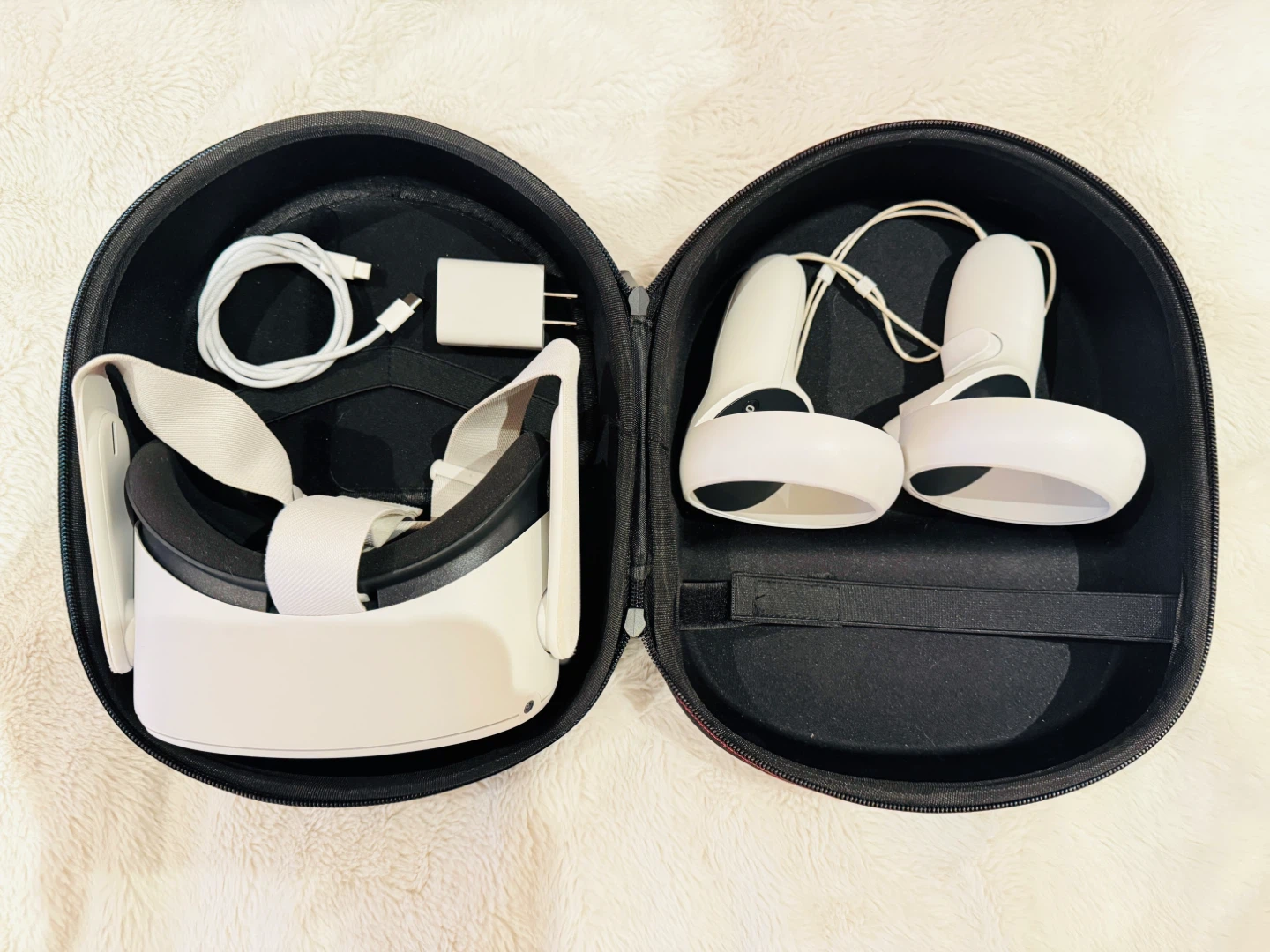 Like NEW! Meta Quest 2 – Carrying Case Included - photo 2