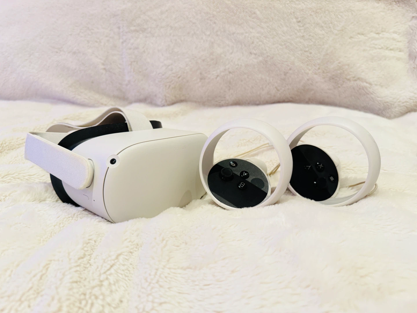 Like NEW! Meta Quest 2 – Carrying Case Included