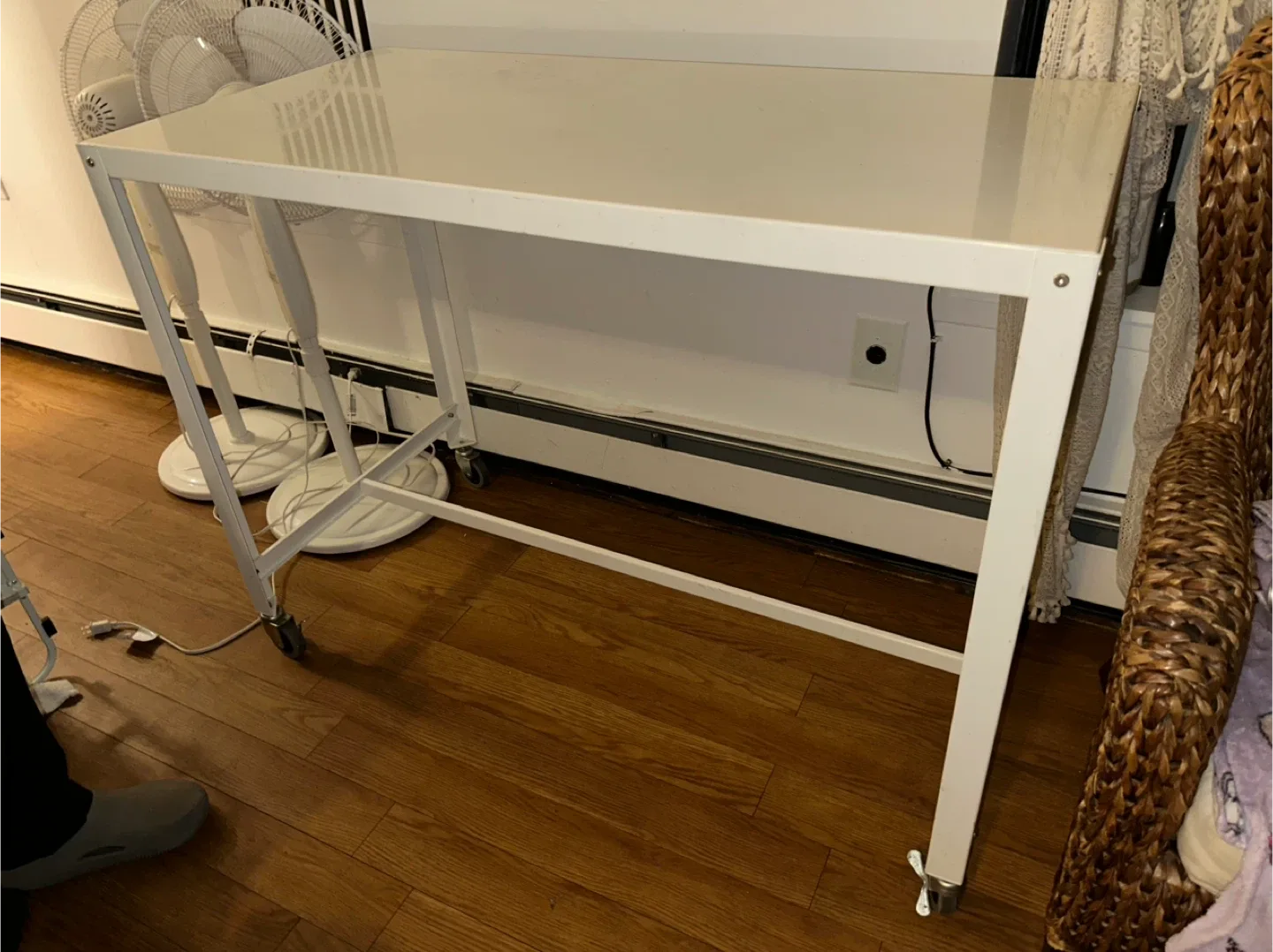 White Rolling Desk image indicator(3)