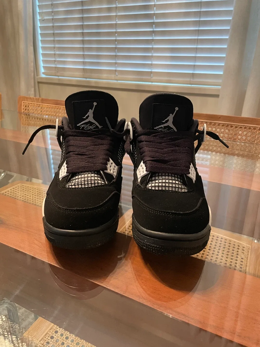 Jordan 4 white thunders (negotiable) image indicator(2)