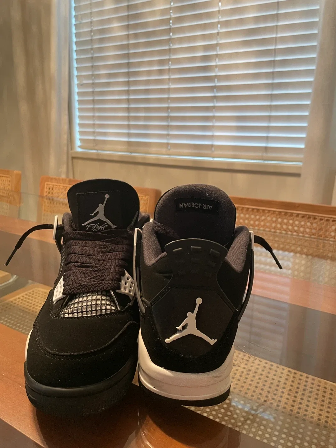 Jordan 4 white thunders (negotiable) image indicator(3)