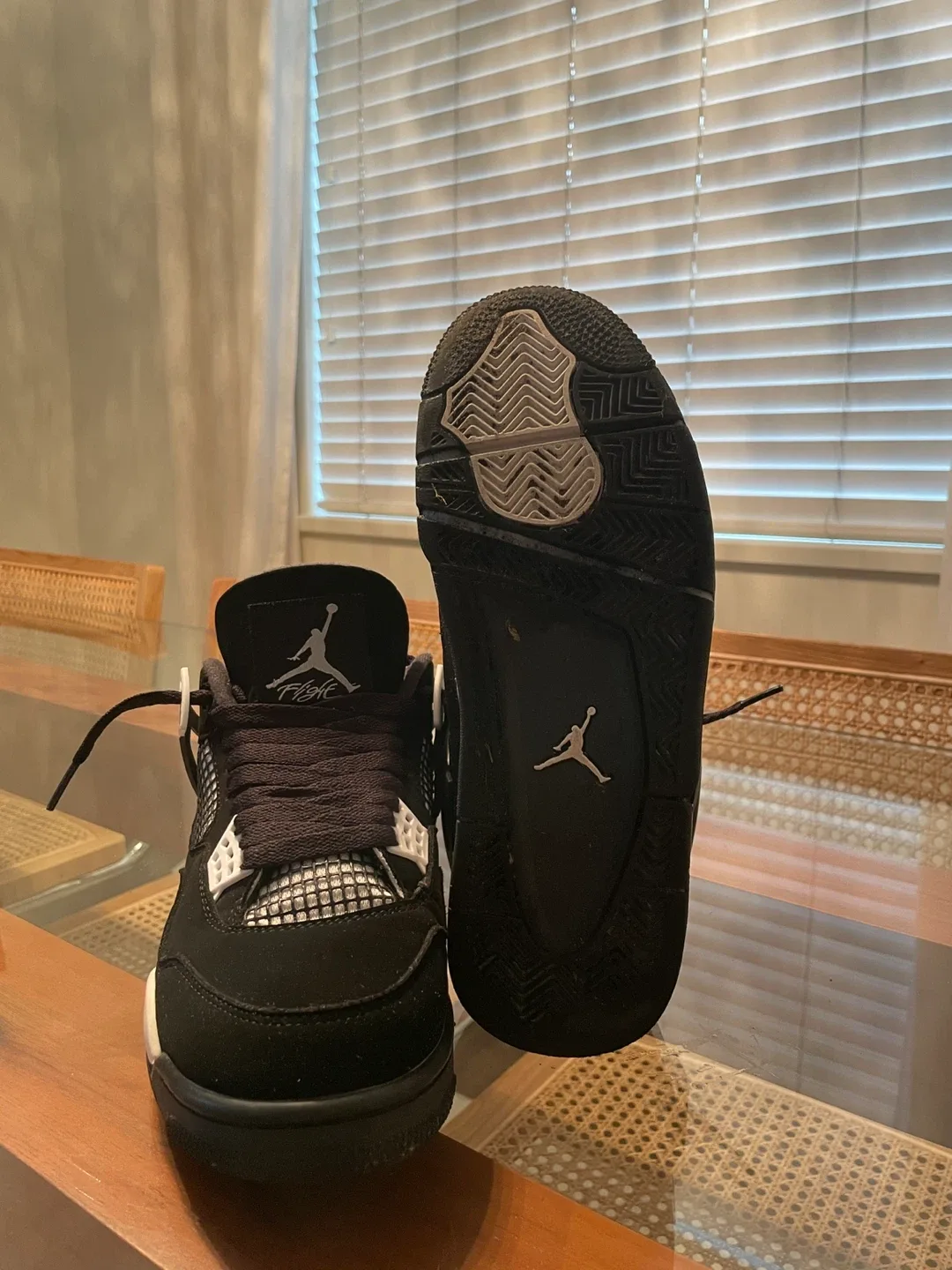 Jordan 4 white thunders (negotiable) image indicator(4)