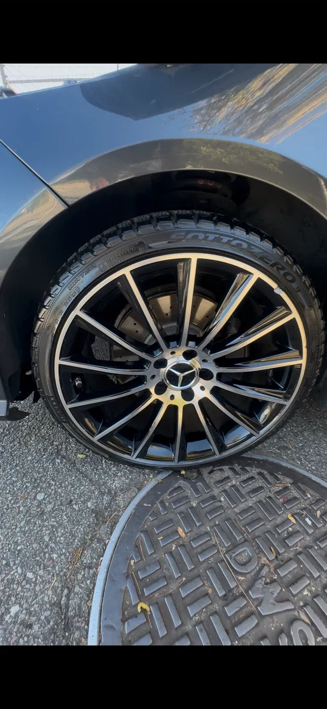 Mercedes-Benz E350 Gray Sedan image indicator(10)