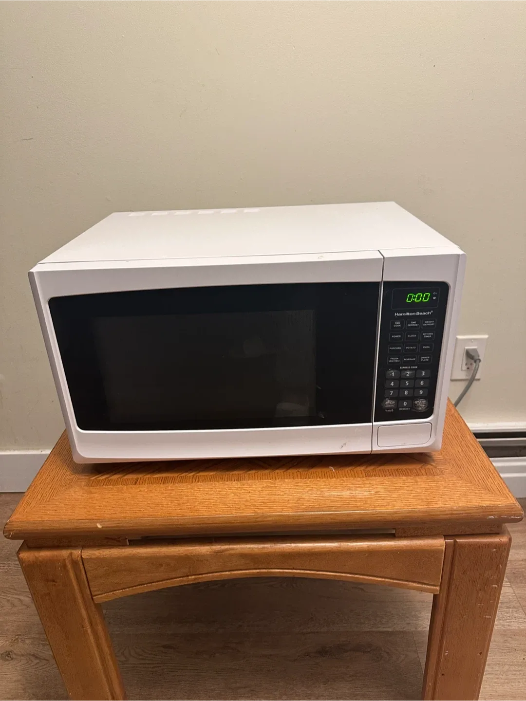 Hamilton Beach Microwave - White thumbnail