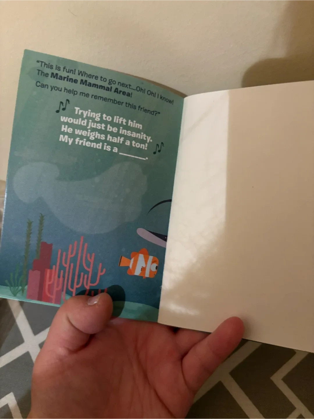 Finding Dory's Friends Scavenger Hunt Book image indicator(2)