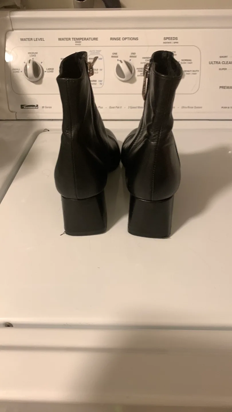Black leather Ankle Boots woman’s size 37 image indicator(2)