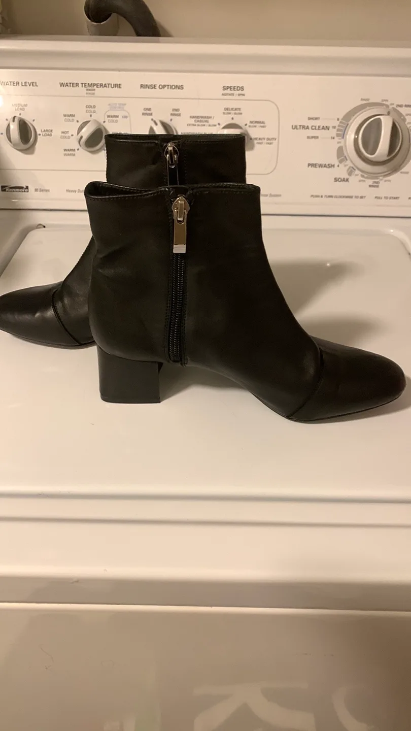 Black leather Ankle Boots woman’s size 37 image indicator(4)