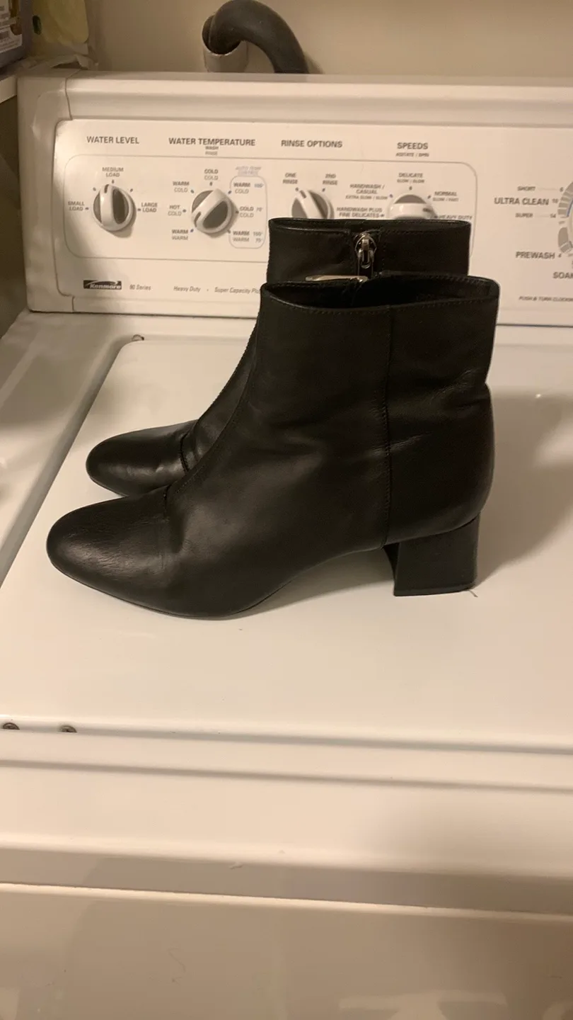 Black leather Ankle Boots woman’s size 37 image indicator(5)