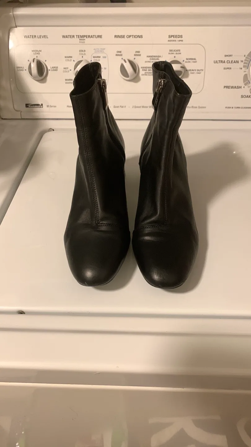 Black leather Ankle Boots woman’s size 37 image indicator(3)