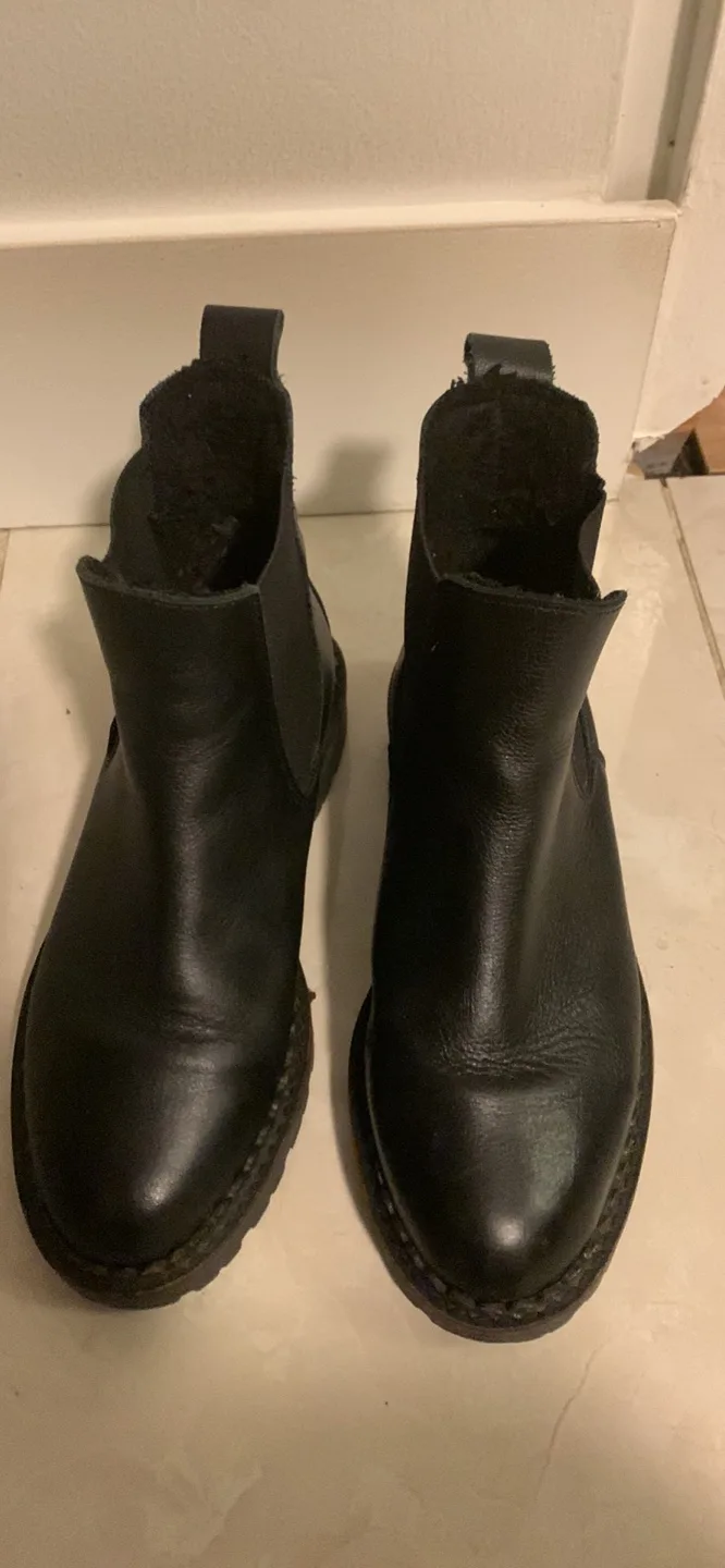 Black leather Ankle Boots woman’s size 37 image indicator(8)