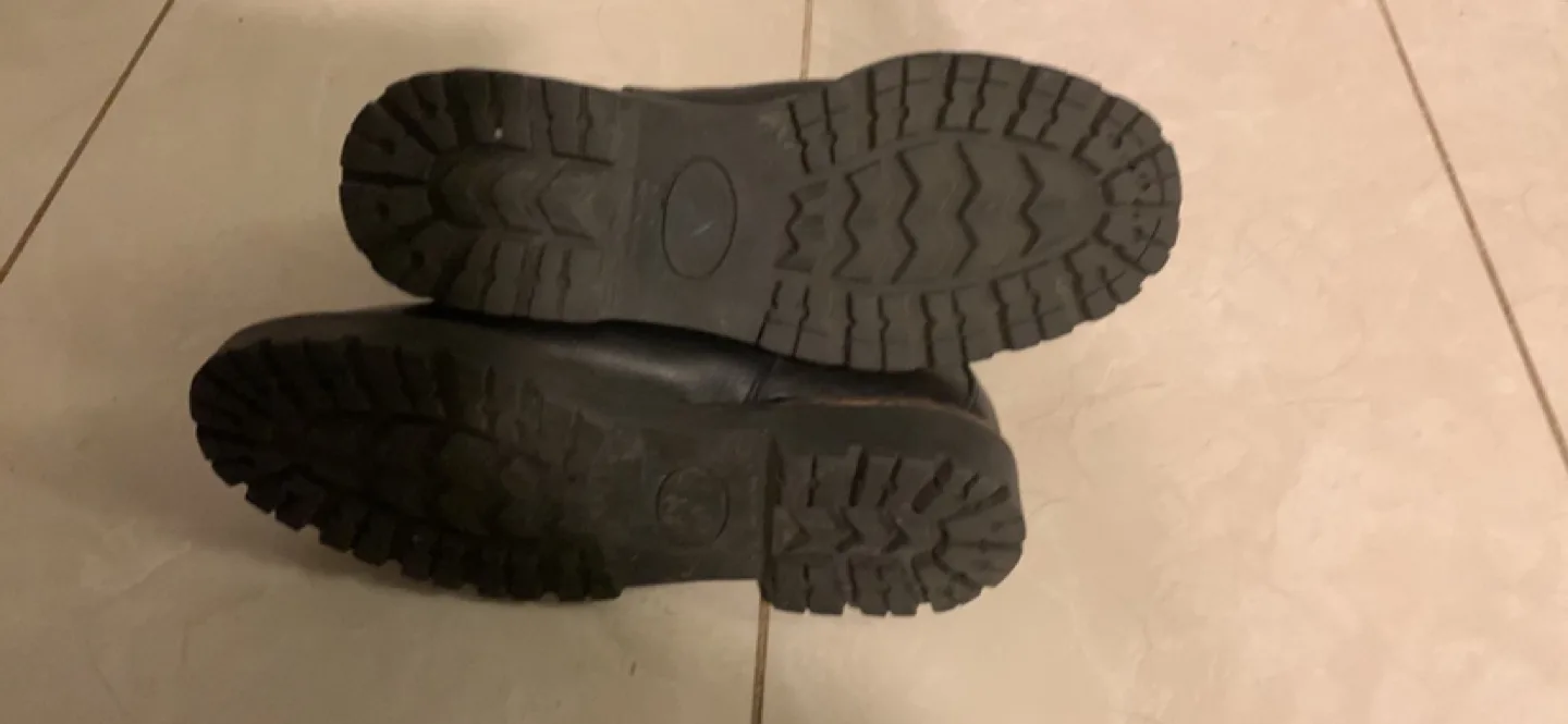 Black Leather Chelsea Boots image indicator(4)