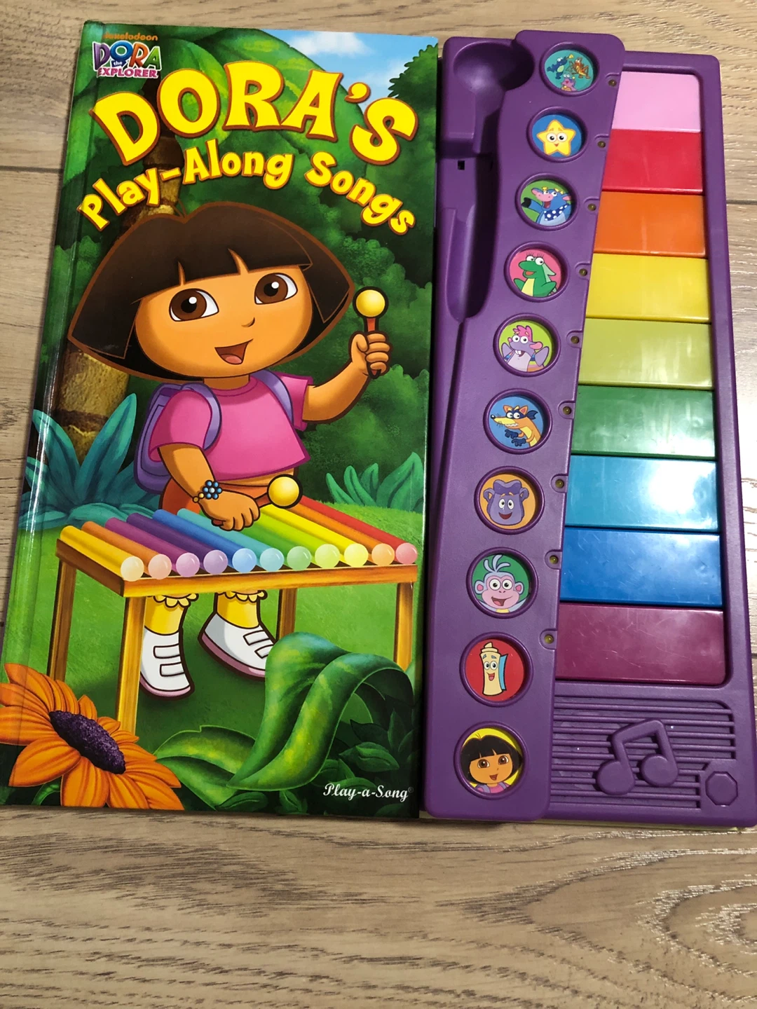 Dora's Play-Along Songs Book with Keyboard
