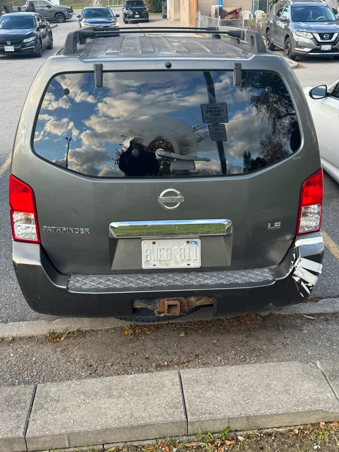 Nissan Pathfinder LE SUV - SCRAP CAR - photo 2