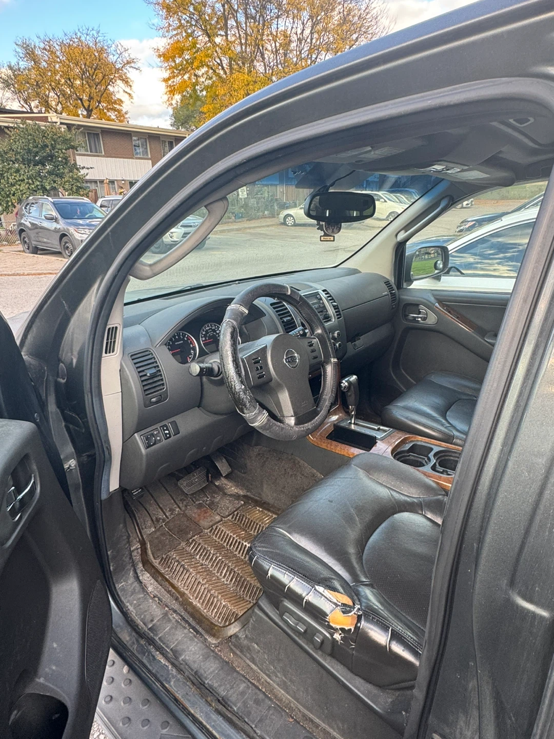 Nissan Pathfinder LE SUV - SCRAP CAR - photo 3